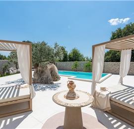 4 bedroom villa with indoor and outdoor pools in Galižana, Istria, sleeps up to 8